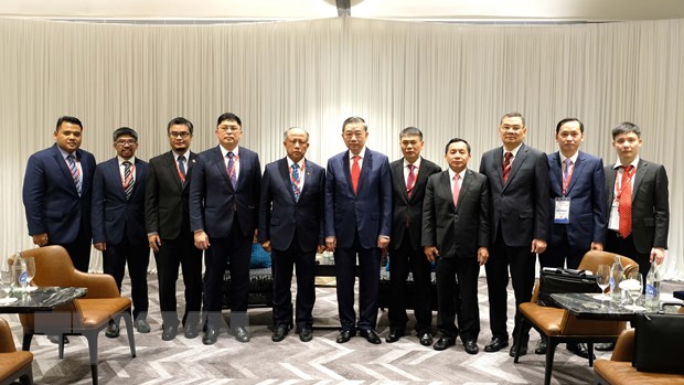 Bộ trưởng Công an Tô Lâm tiếp đoàn Brunei bên lề Hội nghị AMMTC+3 lần thứ 10. Ảnh: Ngọc Quang-Hữu Kiên/TTXVN
