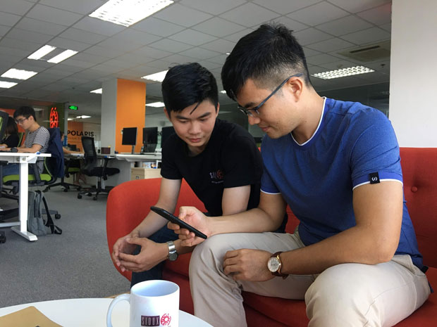 Soft engineers Vo Tat Thanh (right) and Tran Ngoc Quoc