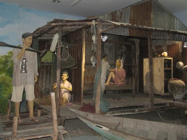 A copy of Nha Cho, or slum house, is exhibited at the Da Nang Museum. 