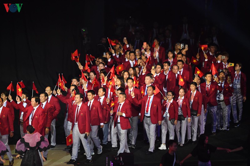 Hình ảnh Đoàn Thể thao Việt Nam diễu hành ở Lễ khai mạc SEA Games 30 (Ảnh: Ngọc Duy).