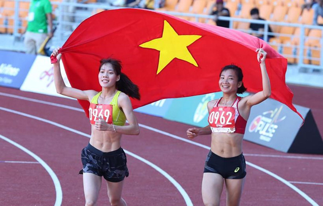 SEA Games 30: Nguyễn Thị Oanh 'mở hàng' HCV, U22 đá chung kết
