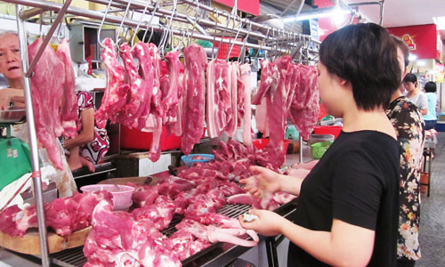 Giá thịt heo tăng mạnh, nhiều tiểu thương hạn chế nhập hàng