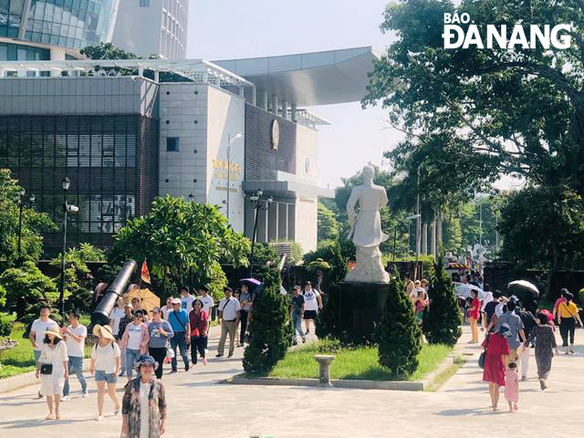  Tourists visiting the Museum of Da Nang