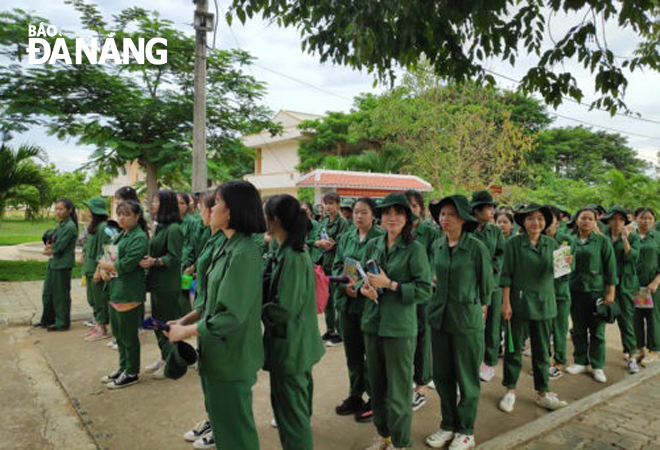 Sinh viên Trường Cao đẳng FPT Polytechnic Đà Nẵng tham gia học tập và rèn luyện tại Trung tâm Giáo dục quốc phòng-an ninh.