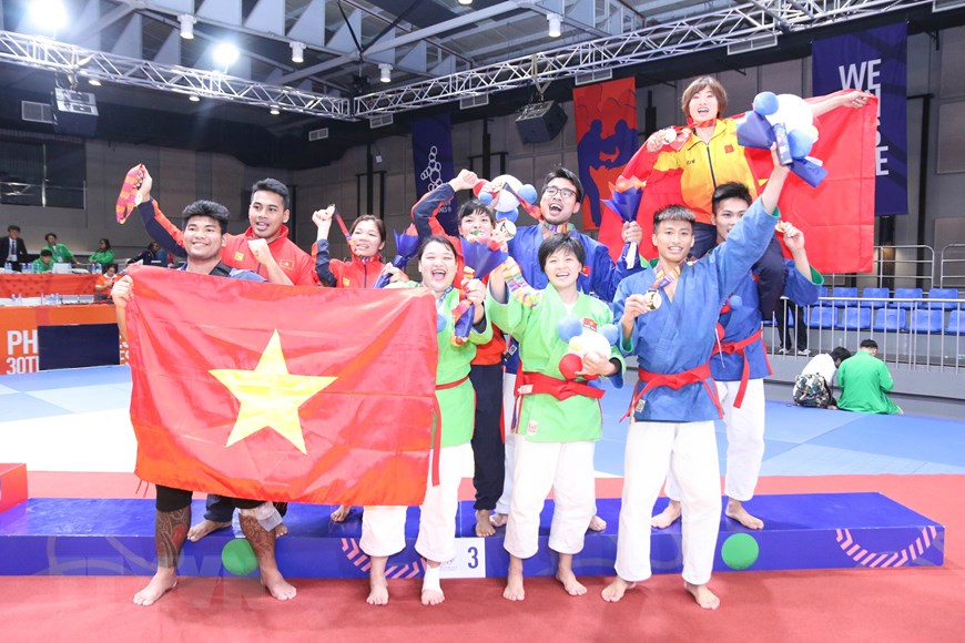 Các vận động viên giành huy chương của đội tuyển Kurash Việt Nam. (Ảnh: Hoàng Linh/TTXVN)