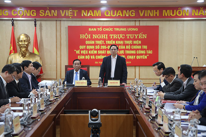 Đồng chí Phạm Minh Chính phát biểu tại hội nghị.