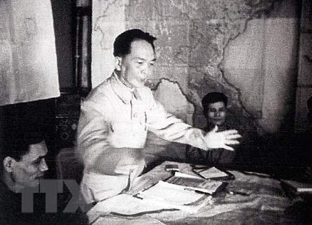  17 giờ 30 phút ngày 13/3/1954, Đại tướng, Tổng Tư lệnh Võ Nguyên Giáp ra lệnh nổ súng tấn công Tập đoàn cứ điểm Điện Biên Phủ. (Nguồn: Tư liệu TTXVN)