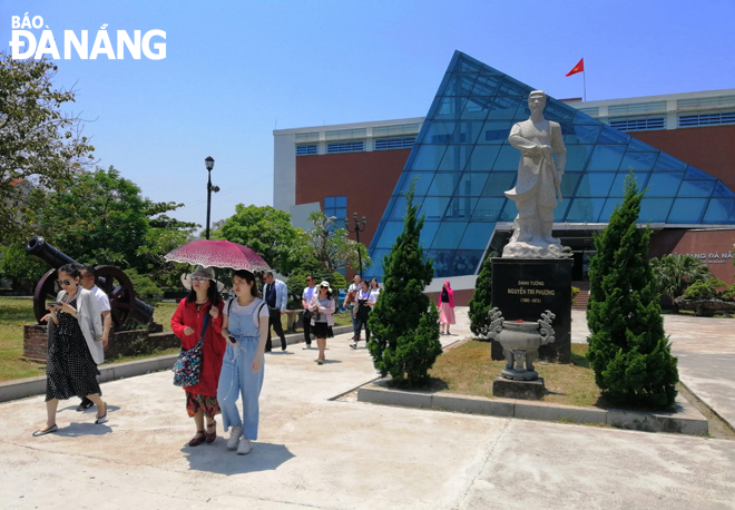 It is high time for Da Nang to create even more specialised products in the coming time to increase tourist arrivals in the city. Tourists are pictured visiting the Museum of Da Nang.