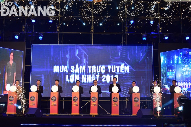 This is the first time Da Nang has participated in an online ceremony to launch the Online Friday 2019