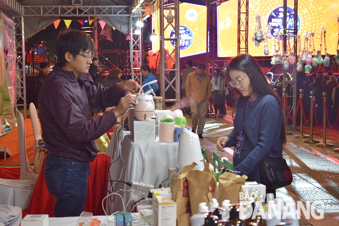 Visitors at the ongoing Digital and E-Commerce Experience Week  