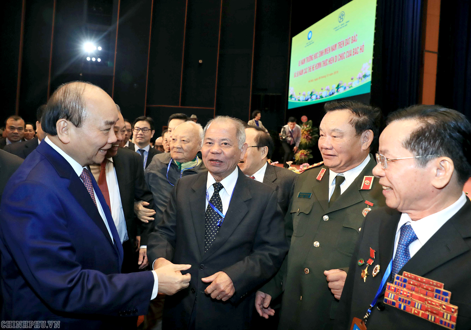 hủ tướng Nguyễn Xuân Phúc cùng các đại biểu dự lễ kỷ niệm. - Ảnh: VGP/Quang Hiếu