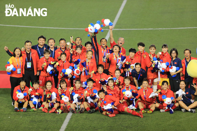 Trang Báo Đà Nẵng điện tử bật mí những hình ảnh tuyệt đẹp của đội tuyển bóng đá trẻ Việt Nam vô địch SEA Games 30, làm say đắm lòng người với niềm tin và tinh thần quyết tâm chiến thắng.