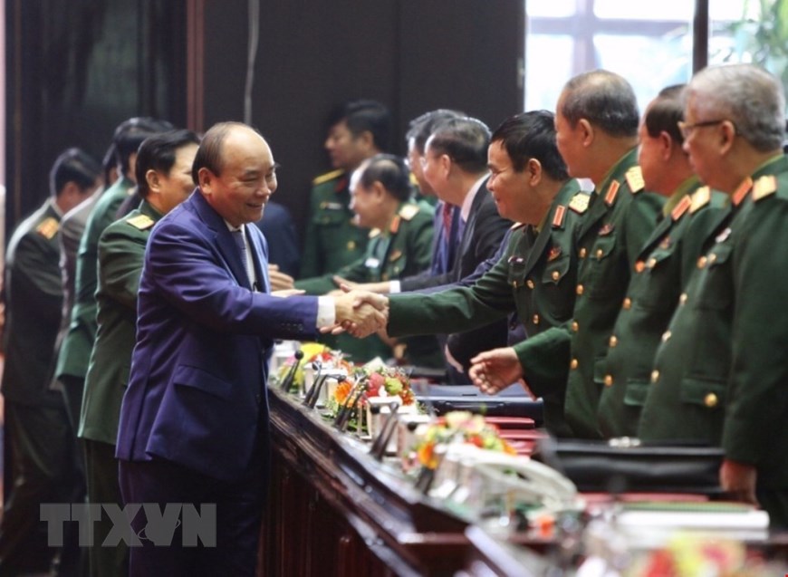 Thủ tướng Nguyễn Xuân Phúc gặp gỡ các đại biểu dự hội nghị. (Ảnh: Dương Giang/TTXVN)