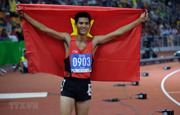 Duong Van Thai wins gold in 800m running race (Photo: VNA)