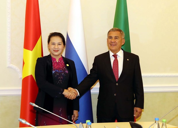 National Assembly Chairwoman Nguyen Thi Kim Ngan  (L) and President of the Republic of Tartastan, Russia, Rustam Minnikhanov (Photo: VNA)