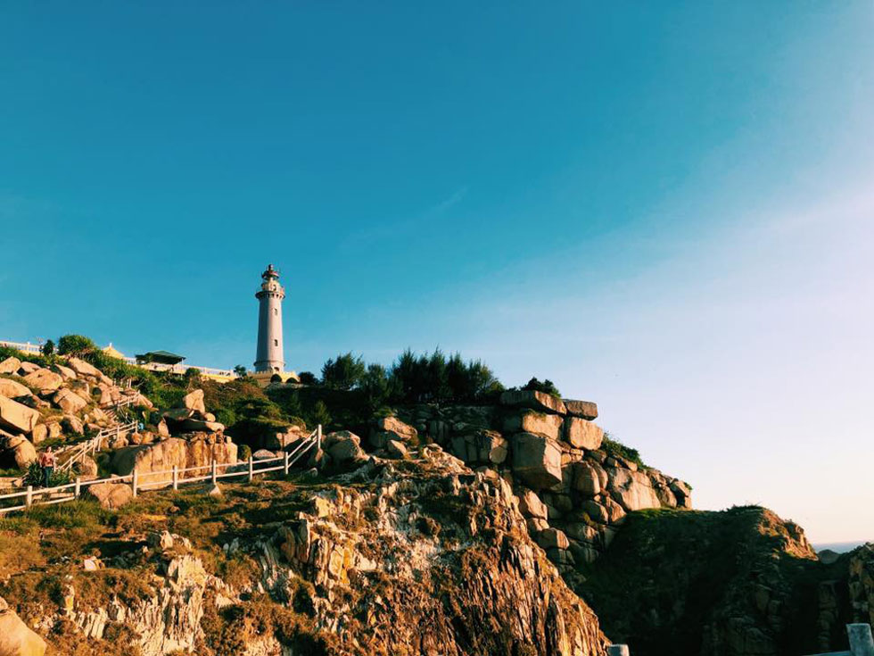 The Dai Lanh Lighthouse provides a wonderful setting for watching the dawn breaking.