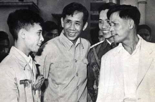 •        Đại tướng Nguyễn Chí Thanh (1914–1967) từng công tác ở nhiều lĩnh vực chính trị khác nhau và đều có khả năng phát triển lĩnh vực đó nên còn được gọi là 
