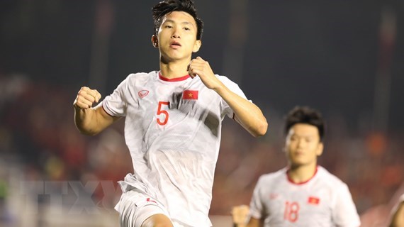 Defender Doan Van Hau opens the scoreboard for Viet Nam (Photo: VNA)