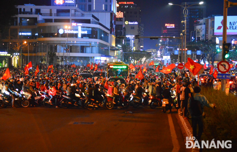 Nguyen Van Linh Street was packed with football fans