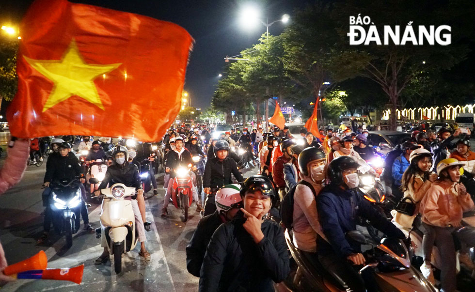 Many downtown streets flooded with huge crowds of supporters