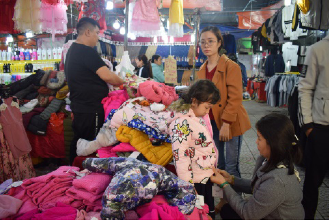 Visitors buying warm clothes at the recent Vietnamese Goods Fair 2019