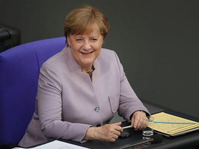 Trong công việc, Thủ tướng Merkel chọn cách tiếp cận mang tính khoa học đối với các vấn đề chính trị. Bà từng là một tiến sĩ khoa học trước khi tham gia chính trường. (Ảnh: Getty)