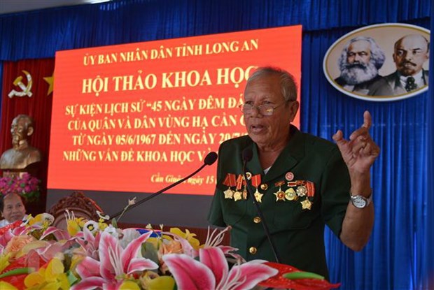 Ông Nguyễn Văn Kiểm - nhân chứng lịch sử trong trận đánh '45 ngày đêm đánh Mỹ' phát biểu tại hội thảo. (Ảnh: Thanh Bình/TTXVN)