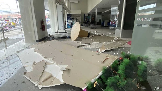 Inside a building after the quake (Photo: AP)