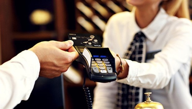 Counterfeit transactions have fallen sharply with chip cards (Photo: vneconomy.vn)