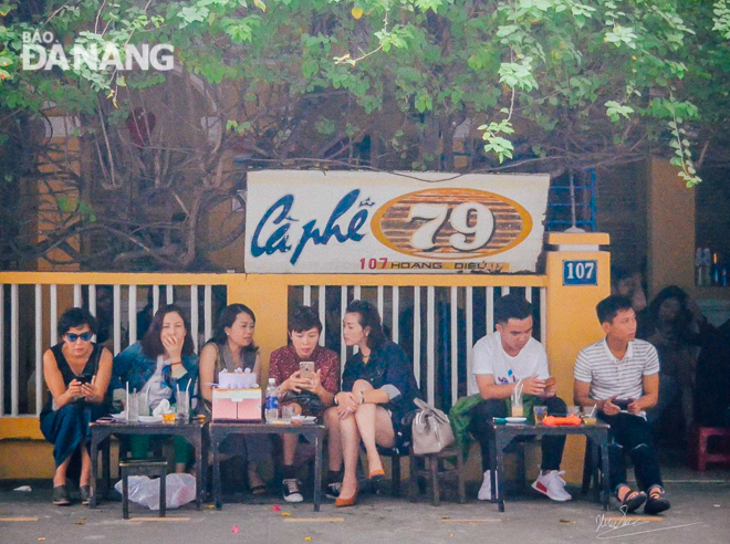 The 79 café shop is named after its previous address, 79 Hoang Dieu Street, currently known as 107 Hoang Dieu. It is now 30 years old.