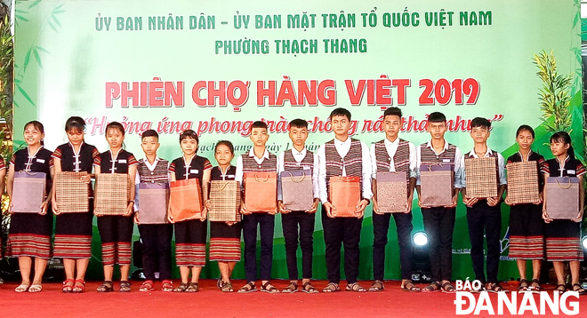 UBND và Ủy ban MTTQ Việt Nam phường Thạch Thang (quận Hải Châu) tổ chức Phiên chợ hàng Việt 2019.