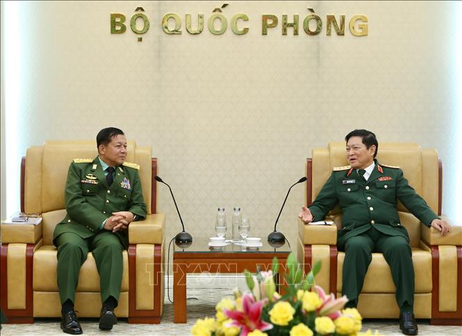 Đại tướng Ngô Xuân Lịch tiếp Thống tướng Min Aung Hlaing, Tổng Tư lệnh các lực lượng vũ trang Myanmar. Ảnh: Dương Giang/TTXVN