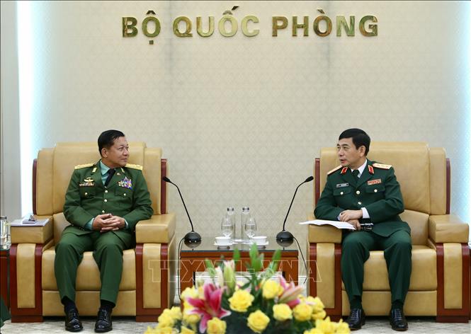 Thượng tướng Phan Văn Giang tiếp kiến Tổng Tư lệnh các lực lượng vũ trang Myanmar Min Aung Hlaing. Ảnh: Dương Giang/TTXVN