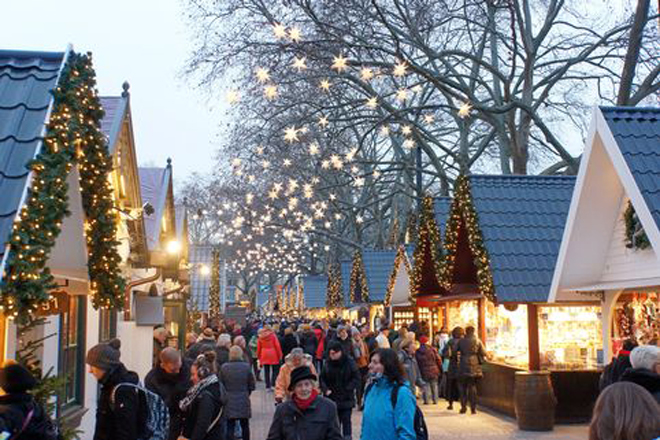 Khu chợ Giáng sinh Quảng trường Vörösmarty.