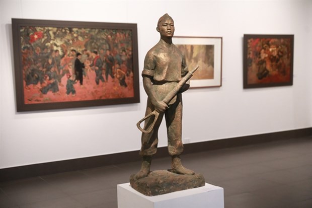 A sculpture by artist Nguyen Thi Kim at the exhibition (Photo: VNA)