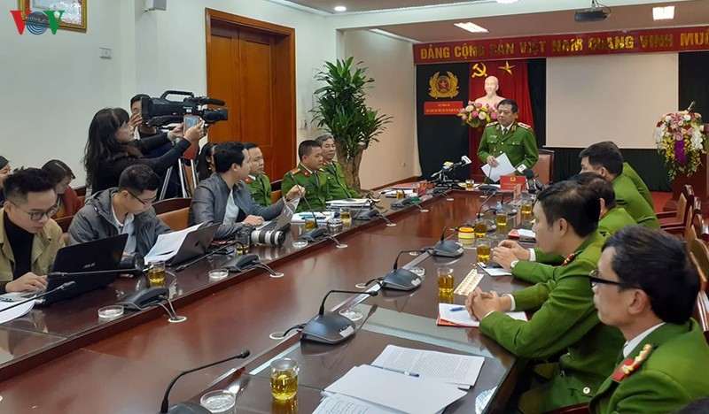 Trung tướng Phạm Văn Các chủ trì họp báo
