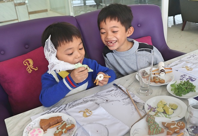 Happy moments of the children at the free cake-making class