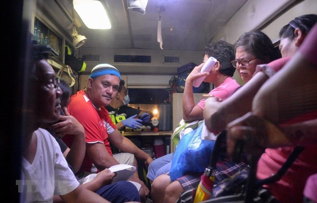 Hundreds of people have been taken to hospital after drinking the coconut wine. (Photo: AFP/VNA)