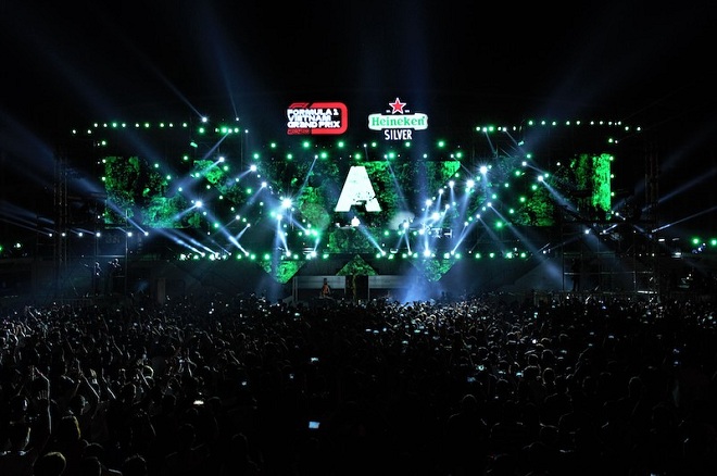 DJ Số 1 Thế giới Armin Van Buuren mang đến những phần trình diễn thăng hoa cho hàng nghìn khán giả có mặt tại sự kiện “Khởi động Formula 1 Việt Nam Grand Prix”.