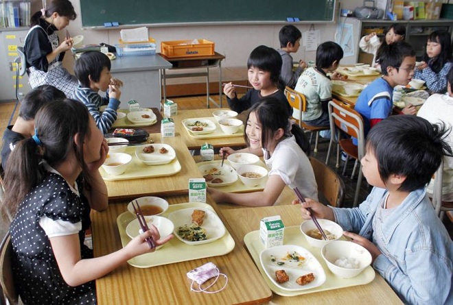 Chương trình Sữa học đường tại Nhật Bản.