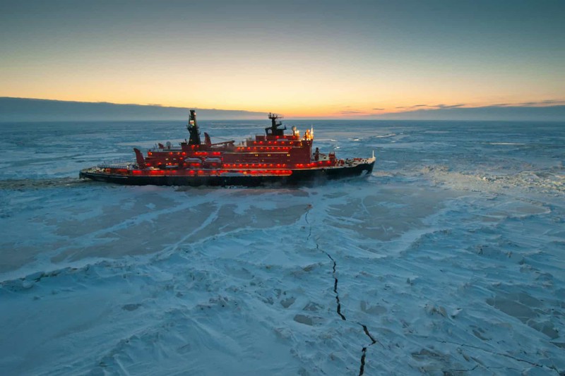 Những chiếc tàu phá băng được thiết kế để có thể di chuyển và phá vỡ lớp băng trên vùng nước bị băng bao phủ, để tự di chuyển hoặc tạo một con đường an toàn cho các loại tàu thuyền khác.