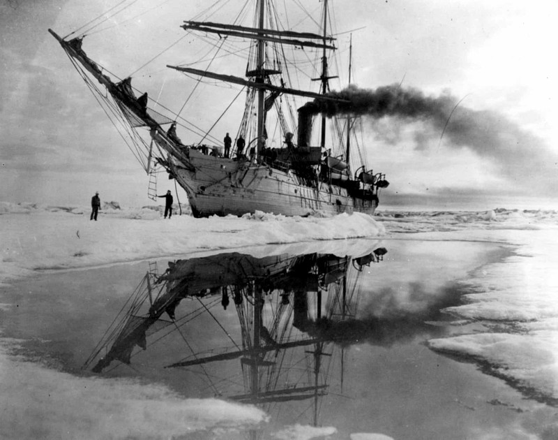 Khởi hành năm 1874, tàu chạy bằng hơi nước Bear là tiền thân của những tàu phá băng hiện đại. Con tàu này từng được đô đốc Mỹ Richard Byrd sử dụng để thám hiểu vùng cực Nam.
