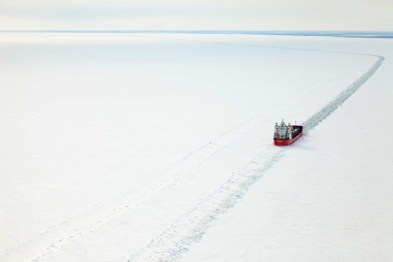 Một tàu phá băng đi qua sông Yenisei của Siberia - một trong 3 con sông lớn chảy qua Bắc Băng Dương./.