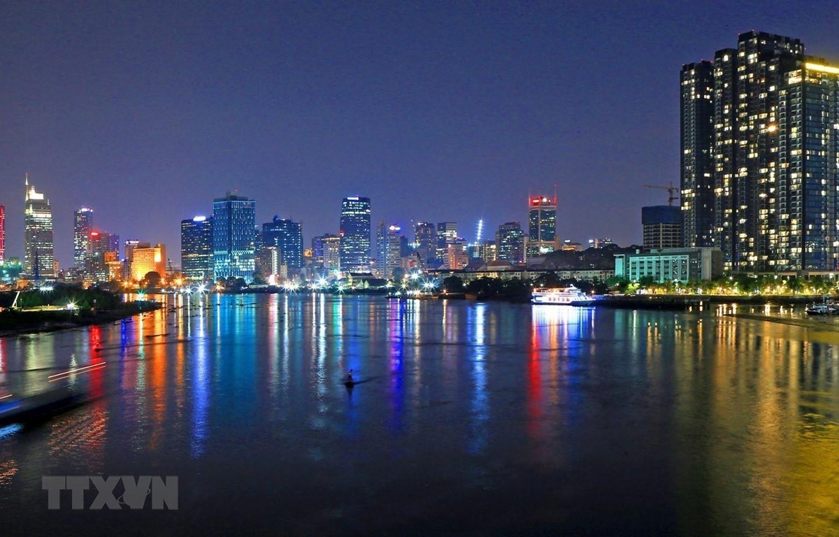 Thành phố Hồ Chí Minh đạt mức tăng trưởng kinh tế 8,3%- 8,5%, dù chỉ chiếm 0,6% diện tích cả nước nhưng đã đóng góp trên 27% GDP cả nước. (Ảnh: TTXVN)