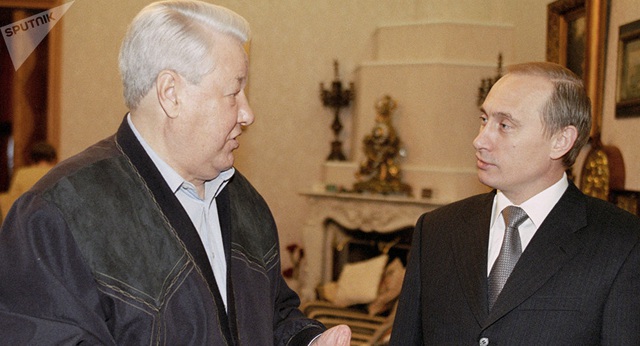 Cựu Tổng thống Nga Boris Yeltsin và người kế nhiệm Vladimir Putin (Ảnh: Sputnik)