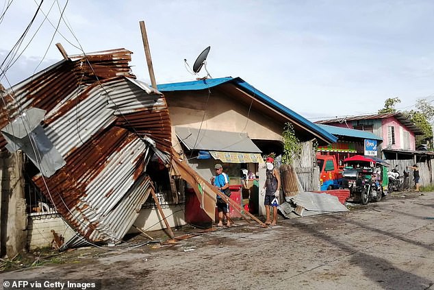 Phanfone là cơn bão thứ 21 tấn công Philippines trong năm 2019, hiện suy yếu khi di chuyển về phía Biển Đông, dự kiến cơn bão sẽ ra khỏi Philippines vào sáng 28/12. Ảnh: AFP./.