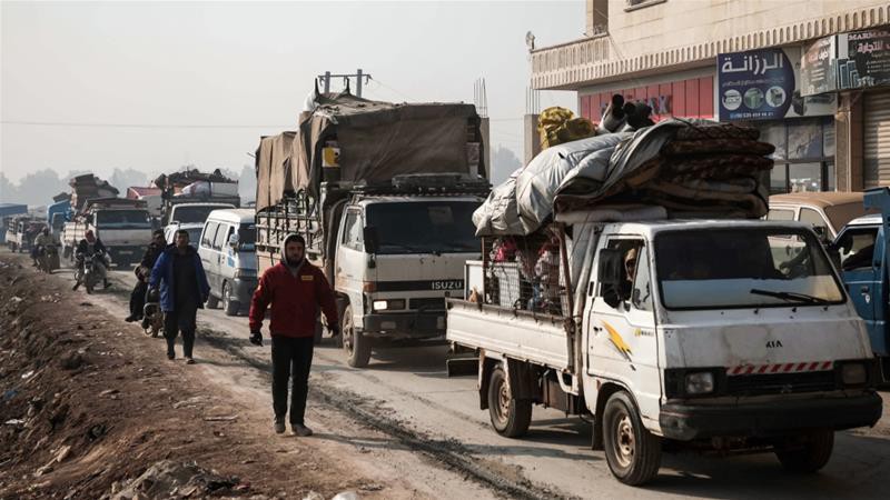 Đoàn xe chở người Syria đi lánh nạn. Ảnh: AFP. 