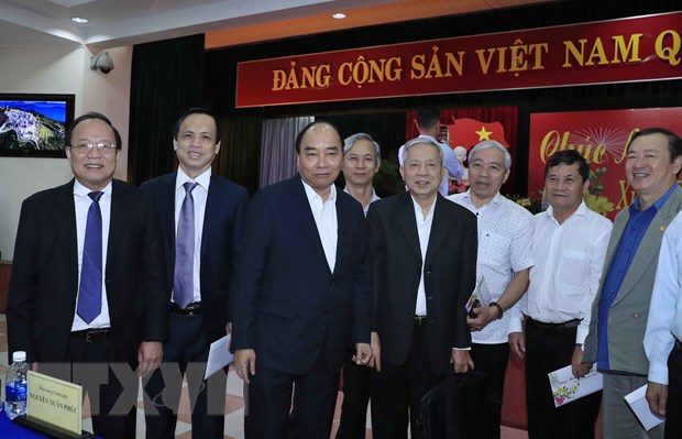 Thủ tướng Nguyễn Xuân Phúc gặp mặt cán bộ hưu trí miền Trung