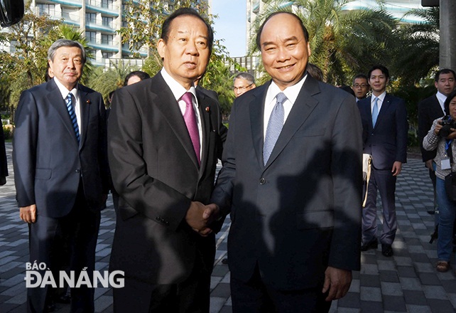 Thủ tướng Chính phủ Nguyễn Xuân Phúc tiếp Tổng Thư ký Đảng Dân chủ tự do Nhật Bản