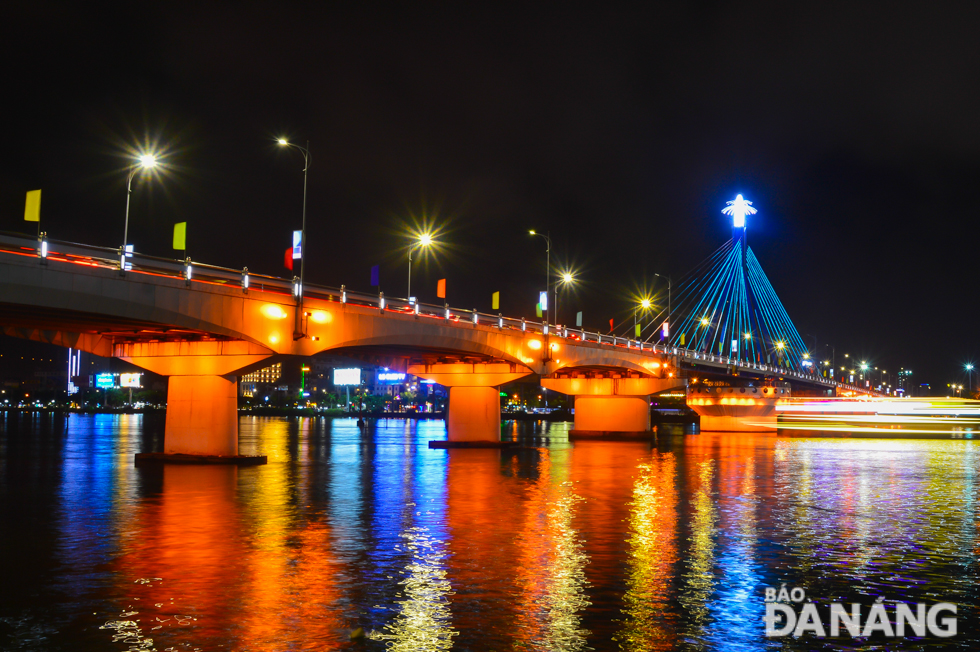 Sparkling image of the Han River at night